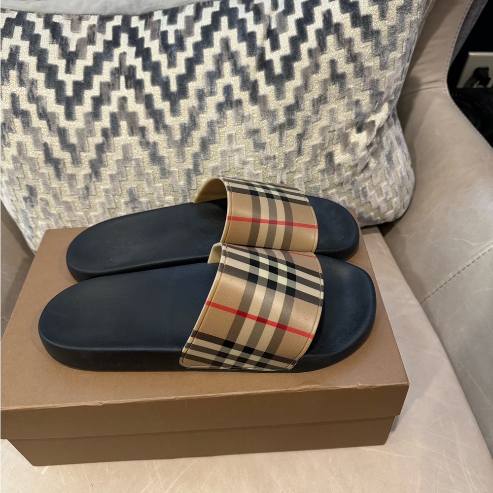 Men’s Burberry slides - Picture 3 of 6